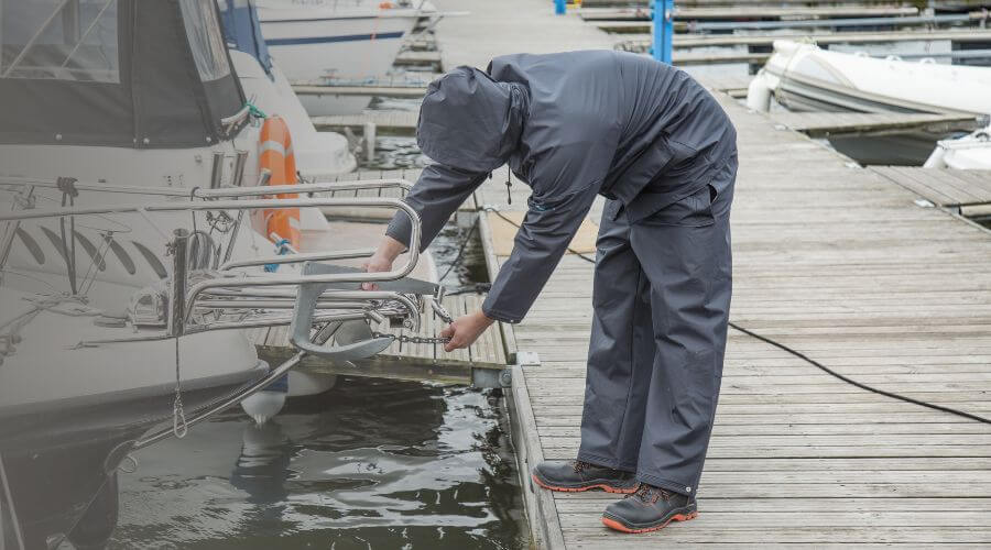 Why choose water damage restoration service for commercial flood cleanup in Charleston